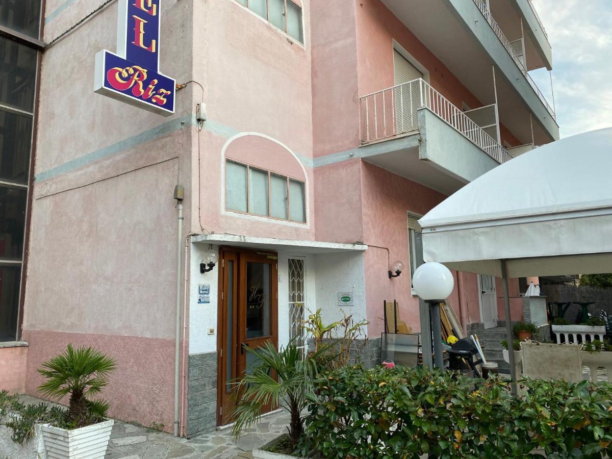 Hotel Riz Finale Ligure Kültér fotó